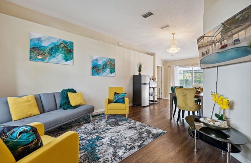 Ocoee Apartment | Queen Guest Suite with Pool View and Nearby Lake