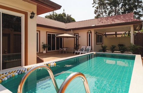 Central Pattaya Villa | Queen Massarossa Pool Villa Pattaya-25