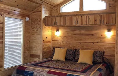 Oakhurst Hotel | Queen's Inn By the River