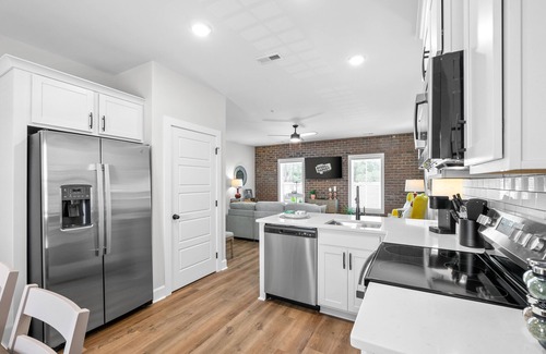 Clarksville Apartment | Queen's Quarters at "The Spot" (281 Liberty Pkwy)
