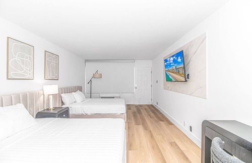 Downtown Myrtle Beach Hotel | Queen Suite/Fifth and Ocean