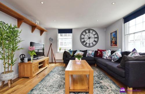 Salisbury Apartment | Queens House 2 bed City Centre Apartment - STAYSEEKERS