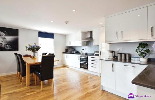 Salisbury Apartment | Queens House 2 bed City Centre Apartment - STAYSEEKERS