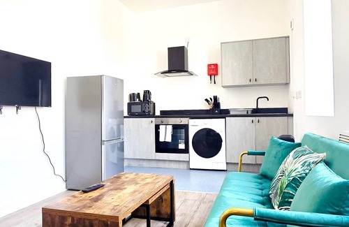 Bury Apartment | Quiet 1BR | Turf Apartment | 5 Mins to Bury