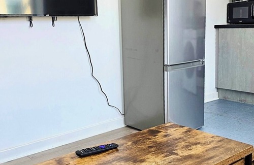 Bury Apartment | Quiet 1BR | Turf Apartment | 5 Mins to Bury
