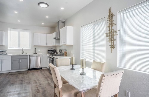 Paradise Park Apartment | Quiet 2 Bedroom Apartment near Berkeley/Emeryville Boarders