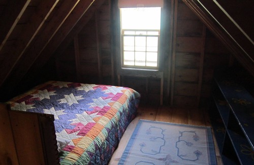 Blue Hill Cabin | Quiet 2-bedroom cabin in scenic Blue Hill with WiFi, AC