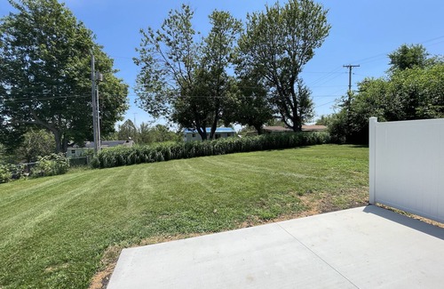 White Cottage Apartment | Quiet 2-Bedroom Easy Access to Many Hospitals