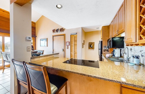Wildernest Condo | Quiet, 2-level condo with mountain view & fireplace - near shops