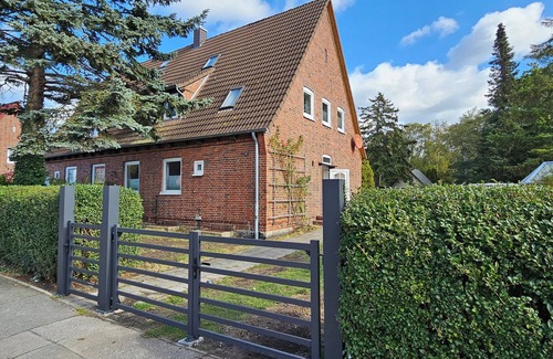 Markgrafenheide Apartment | Quiet 2 room apartment with WLAN on the first floor - MH5