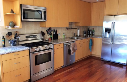 Northside House | Quiet 2100 sq ft home, 4 blocks to Cal campus, 5 to North Shattuck, great views