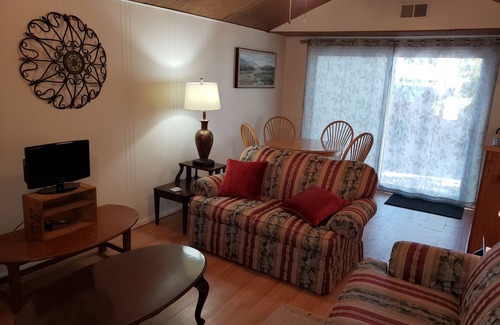 Belmar House | Quiet 500sf Private Cottage in Belmar Kids & Pets