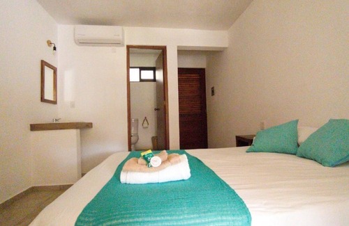 Mazunte House | QUIET A/C room bathroom & terrace private wifi