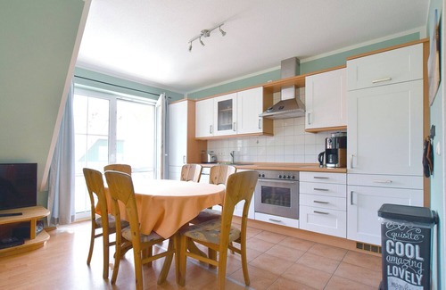 Ostseebad Prerow Apartment | Quiet and centrally located apartment, 4P + K, washing machine, balcony, WLAN, parking lot