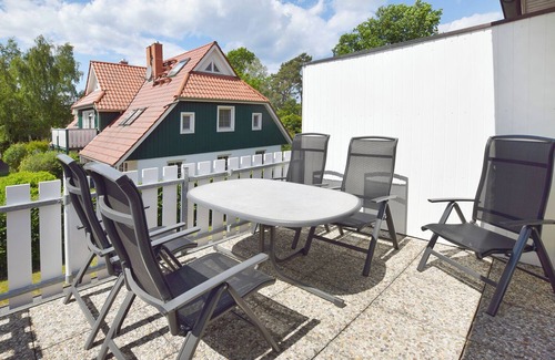Ostseebad Prerow Apartment | Quiet and centrally located apartment, 4P + K, washing machine, balcony, WLAN, parking lot