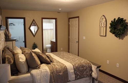Joplin House | Quiet and Comfortable! 5 minutes away from parks/hospitals