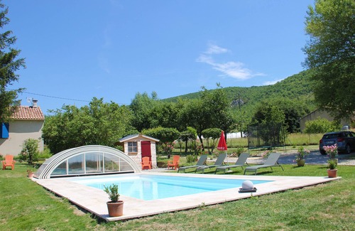 Banon House | Quiet and comfortable Provencal house with pool and large open garden