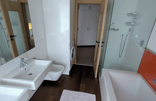 Muhlbach Apartment | Quiet and modern vacation oasis in the middle of the village with dream views, garden & pool