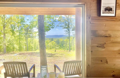 Harrison House | Quiet and secluded modern farmhouse 15 miles from the Buffalo River.