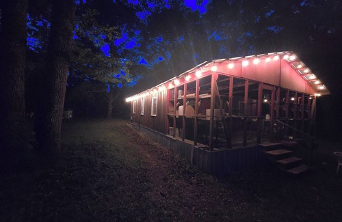Tignall Cabin | Quiet and secluded rustic/vintage cabin near Clarks Hill Lake and Lake Russell