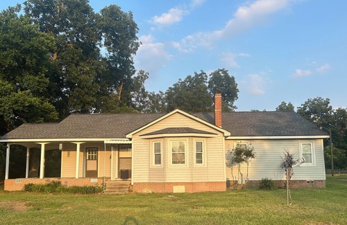 Colquitt County House | Quiet and spacious home nestled in a pecan orchard and surrounded by farm land