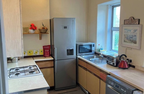 Galashiels Apartment | QUIET APARTMENT - NEAR CENTRE Sleets 10 (in comfort)