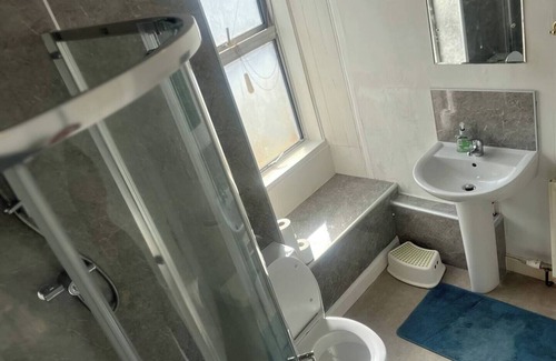 Galashiels Apartment | QUIET APARTMENT - NEAR CENTRE Sleets 10 (in comfort)