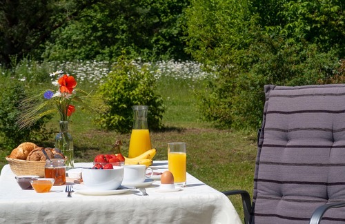 Kreptitz Apartment | quiet apartment near the beach on the ground floor with garden incl. Indoor swimming pool /sauna etc.