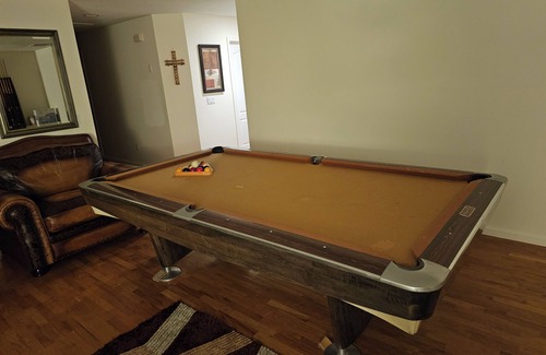 Dunwoodie House | Quiet apartment with balcony parking walking distance to church and cross county