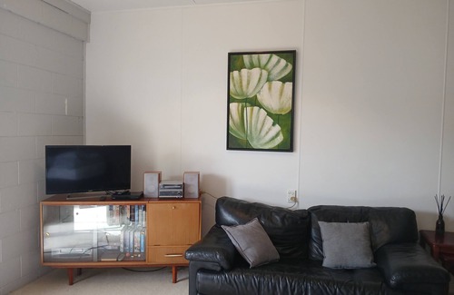 Putaruru Apartment | Quiet apartment with WiFi, parking, kitchen & bathroom in charming Putāruru -