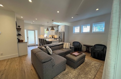 Saanich East Cottage | Quiet area- steps to UVIC, Cadboro Bay Village & Beaches, close to downtown.