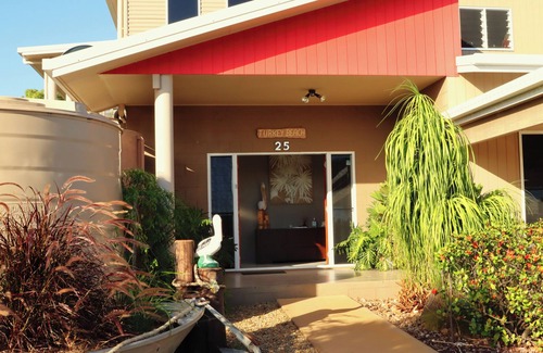 Turkey Beach House | Quiet beachside accommodation - Fishing, crabbing, relaxing on 'Turkey Time'