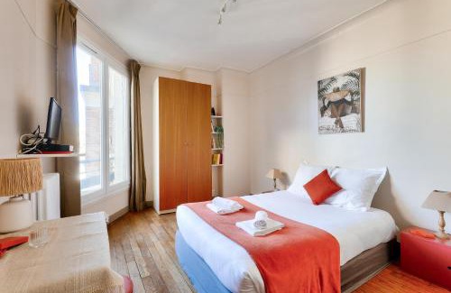 Latin Apartment | Quiet & Bright Studio-Prime Loc-Pantheon Paris 05