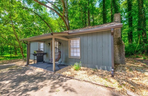 Newnan House | Quiet Cabin By The Lake
