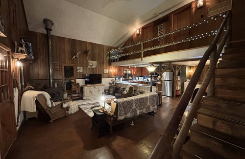 Frank Cabin | Quiet Cabin On Top Of Mountain! Off the grid between Newland & Spruce Pine-Hwy19