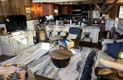 Frank Cabin | Quiet Cabin On Top Of Mountain! Off the grid between Newland & Spruce Pine-Hwy19