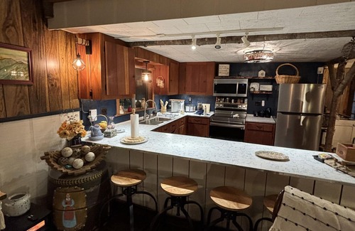 Frank Cabin | Quiet Cabin On Top Of Mountain! Off the grid between Newland & Spruce Pine-Hwy19