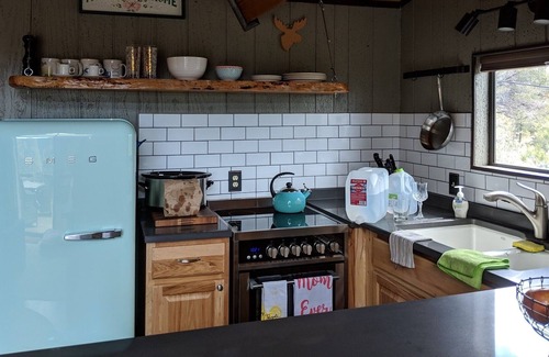 Strawberry Cabin | Quiet Cabin Retreat with Stunning Views