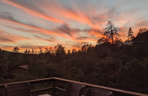 Strawberry Cabin | Quiet Cabin Retreat with Stunning Views