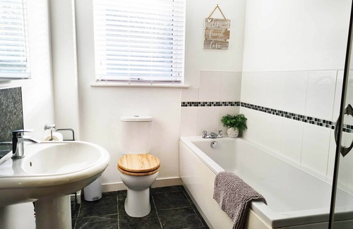 Conon Bridge House | Quiet central Highland location, Inverness 15 minutes drive, NC500 within a few minutes.