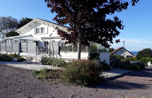 Ver-sur-Mer Cottage | quiet comfort cottage, sea view, terraces and heated indoor pool