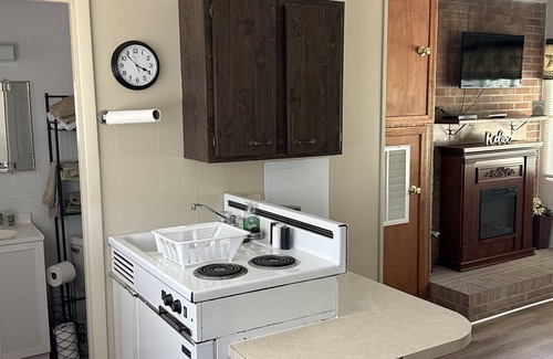 Glouster Cottage | Quiet Cottage located in the heart of Burr Oak State Park - #4
