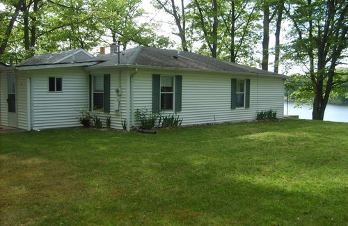 Cloverdale Cottage | Quiet Cottage On The Lake