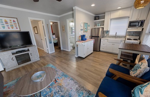 Fulton Cottage | Quiet Cottage steps away from Fulton Pier | Sleeps 4