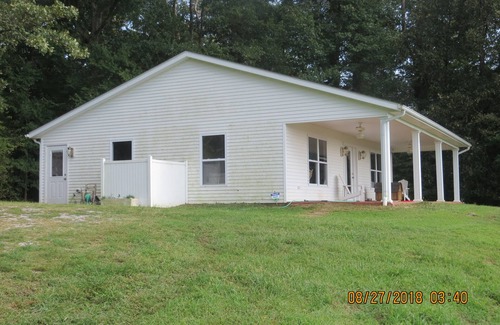 Cunningham Cottage | Quiet Country Cottage on Family Farm, 30 min from Paducah