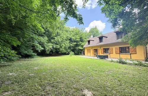 Les Bottereaux House | Quiet country house with garden