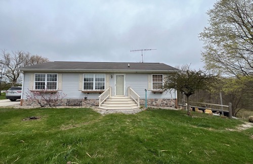 Carsonville House | Quiet Country Retreat – 3BR Home on 10 Acres- 2.5 Miles to the Lake