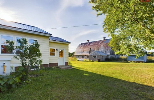 Rumely House | Quiet Country Setting, Close to Trails