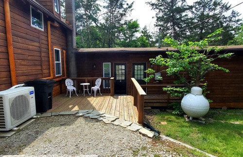Eureka Springs Apartment | Quiet, country studio guest room