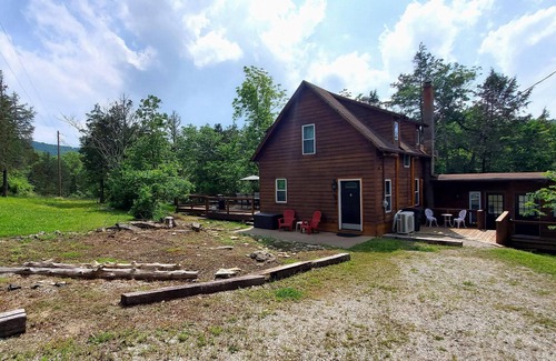 Eureka Springs Apartment | Quiet, country studio guest room